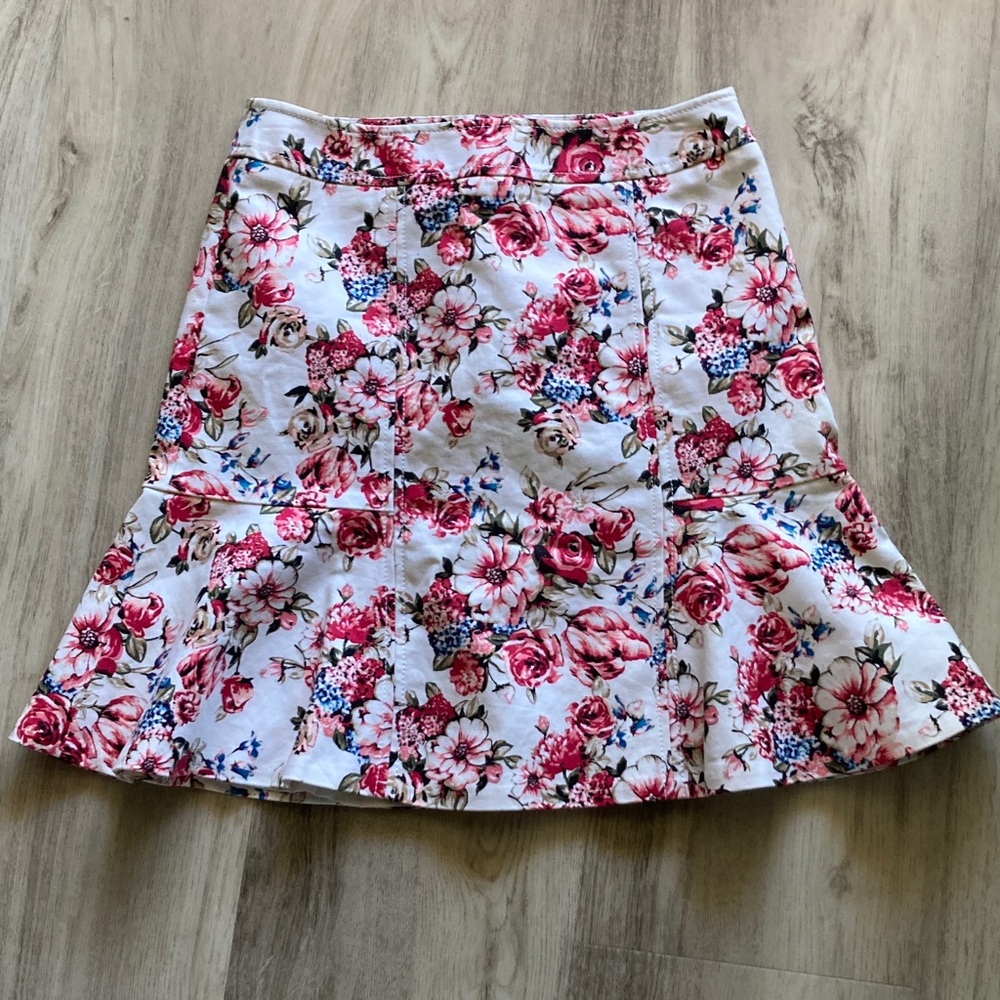 White House Black Market WHBM Floral Print Mini Skirt 
Sz 2 XS